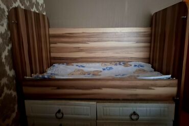 sham agaci: Uşaq beşiyi və altı çekmecəli komod - Material: ağac naxışlı laminat