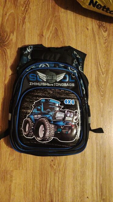 Məktəb çantaları: Duqqət2-3 gün istifadə edilib təcili cox ycuz qiymətə təmiz — 5