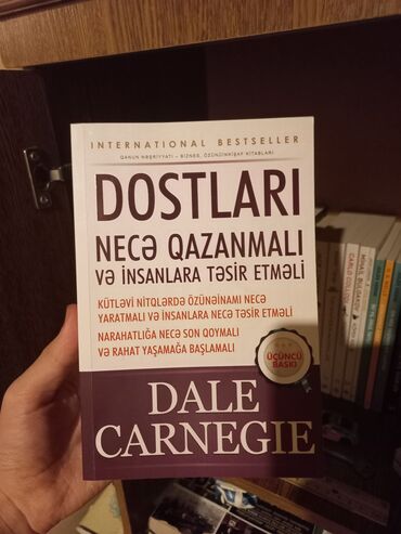 bilyard şarları: "Dostları Necə Qazanmalı Və İnsanlara Təsir Etməli" - Dale Carnegie