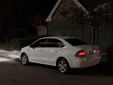 накитки: Volkswagen Polo: 2013 г., 1.6 л, Механика, Бензин, Седан — 9