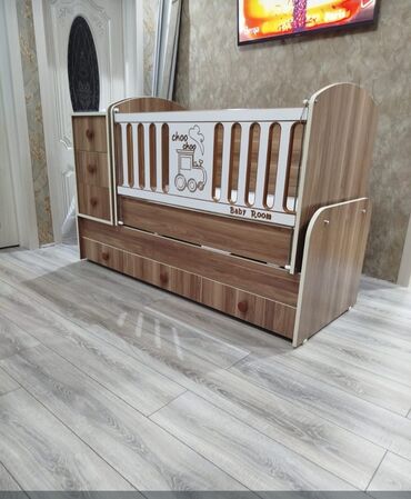 Beşiklər: Oğlan üçün, İşlənmiş, Beşik, Dəst ilə, Matras ilə, Yellənmə mexanizm ilə