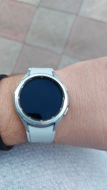 Şəxsi əşyalar: Samsung Watch 4 Classic