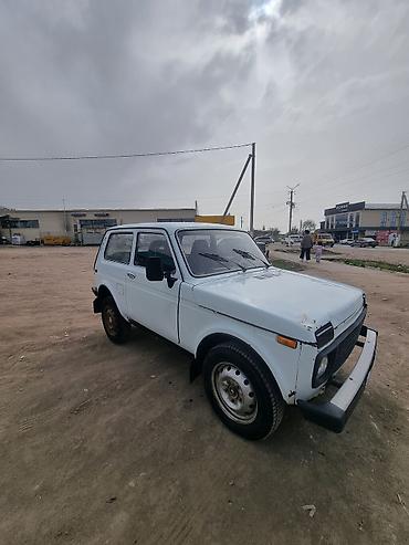 жип унаа: ВАЗ (ЛАДА) 4x4 Niva: 1999 г., 1.7 л, Кол менен иштөөчү, Бензин, Универсал — 3