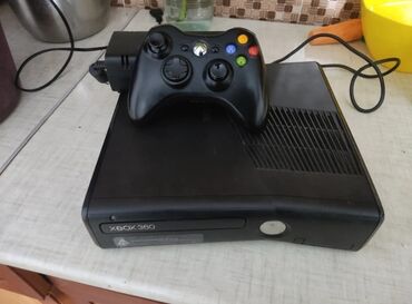 странный машына: Игровая консоль Xbox 360 (модель Slim) прошитый обмен на телефон или