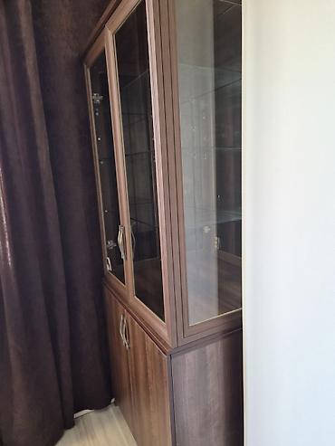 витрина шкаф: Şüşəbənd vitrin şkaf - Material: Ağac teksturalı laminat korpus — 3