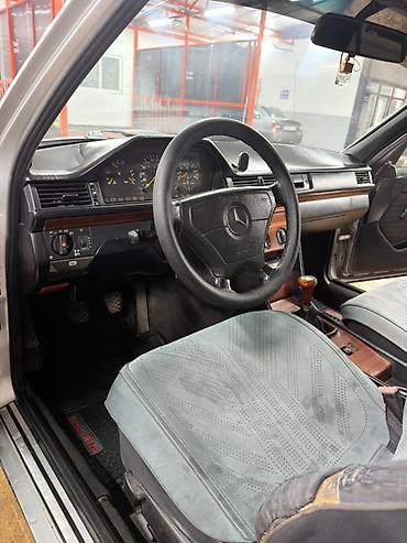 подномерник с подсветкой: Mercedes-Benz W124: 1993 г., 2 л, Механика, Бензин, Седан — 7