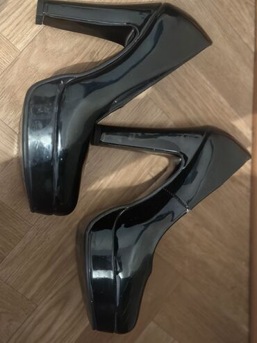 черные каблуки: Туфли 37, түсү - Кара