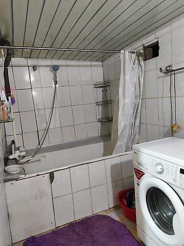 Долгосрочная аренда комнат: Сдам комнату в частном доме девушке-женщине на длительный срок, район — 8
