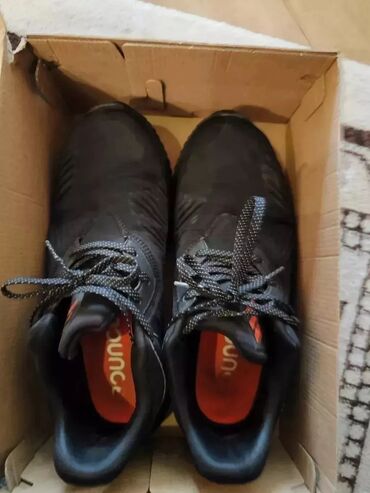 rolikli krasofkalar: Satilir beyler ucun original adidas firmasinin krossovkasi veziyyeti