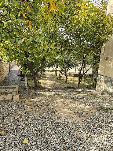 Həyət evləri və villaların satışı: Həyət evi satılır/ Xüsusiyyətlər: - Kürsülü, monolit-fundamentli — 5