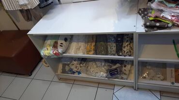 торговое оборудование для магазина одежды: Продаю шкаф! размер: глубина 60м ширина 1м,высота 80см. 3 шт