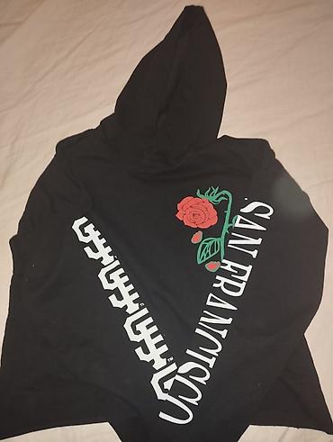 Duksevi: Dva komada dukseva/duks majica sa printom: 1) Crna dukserica s — 1