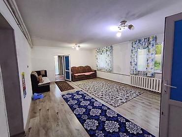 Продажа коттеджей и домов: Продаётся жилой дом с большим двором и хозяйственным двором. Нижний — 13