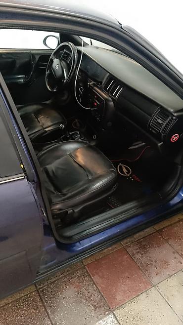 maşin rulu: Opel sedan salonu – dəri interyer və lyuk - Model: Opel (sedan kuzov; — 1