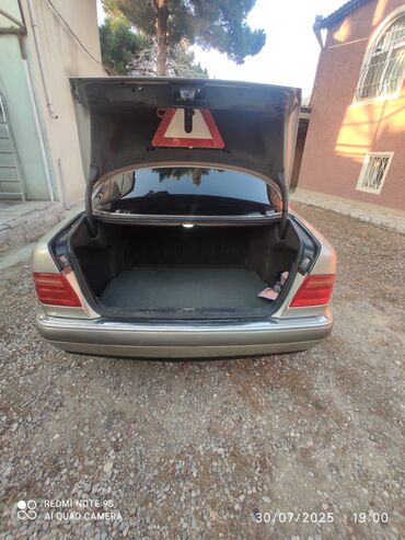 Mercedes-Benz: Mercedes-Benz E-Class: 2 l | 1997 il Sedan — 3