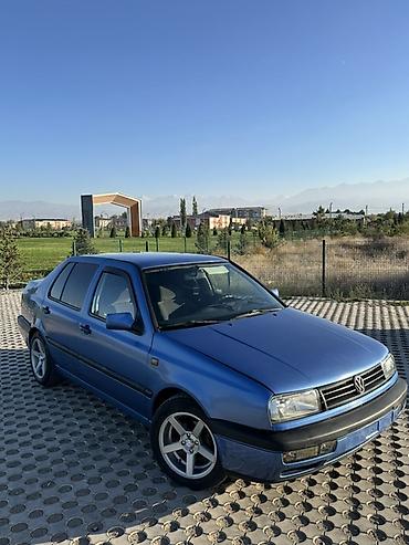 Volkswagen Vento: 1993 г., 1.8 л, Кол менен иштөөчү, Бензин, Седан lalafo.kg да — 8 Volkswagen Vento: 1993 г., 1.8 л, Кол менен иштөөчү, Бензин, Седан — 8