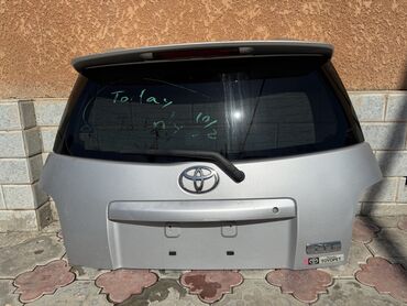 продаю багажник: Крышка багажника Toyota, 2005 г., Б/у, Оригинал