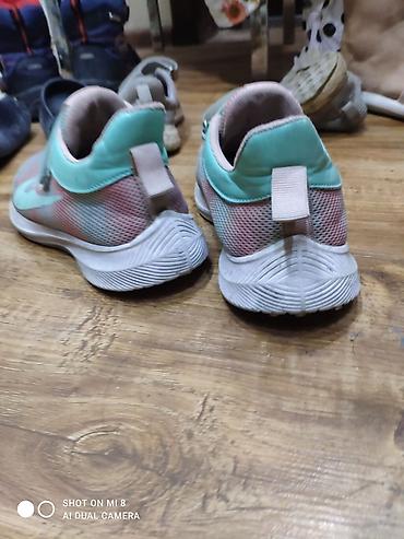 nike react: Продаю летние кроссовки.
для девочки.
размер-33 
Турецкая фирма — 8