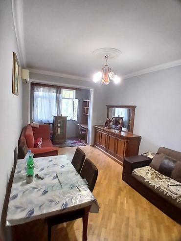 Kirayə mənzillər: 4 mik Z.Eliyeva klinikasina yaxin Ecemi Nesimi metrolari yaxinligi — 1