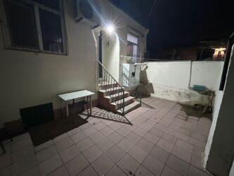 astarada ev: 3 otaqlı həyət evi . Əşyalıdır . Xırdalanda texnikoma yaxın yerdədir