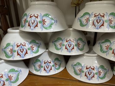 Наборы посуды: Кесе производства СССР.
Цена от 100 сом — 1