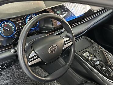 2022: GAC AION S (седан), серебристый металлик. Ключевые особенности: - — 9