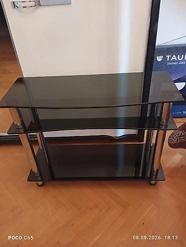 Şüşə TV stendi yaxsi veziyyetde