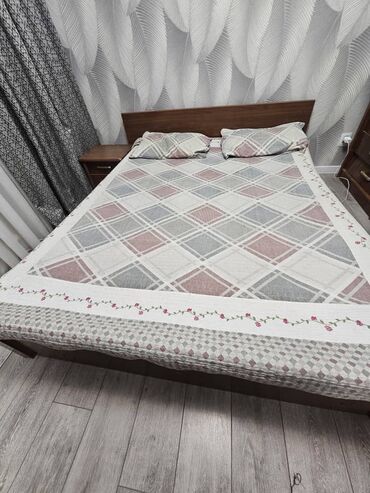 кровать с маятником: Спальная гарнитура две тумбочки с краю и кровать на двоих б у вообщем