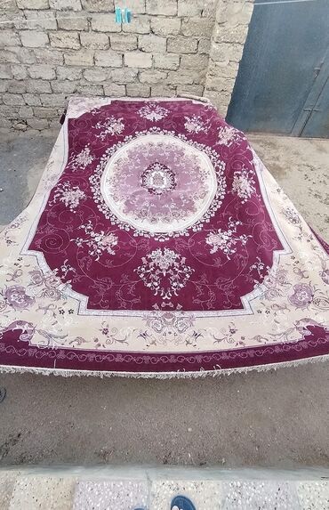 qirmizi xalca: Xalça