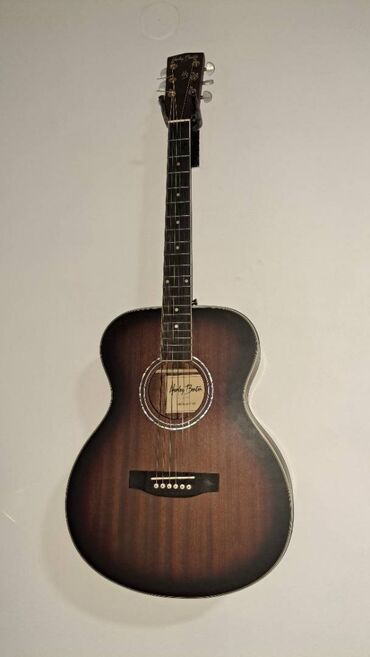 Muzički instrumenti: Gitara je malo korišćena, svega 3 meseca U pitanju je CG-45E SB model