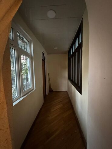 Uzunmüddətli kirayə mənzillər: Nəsimi rayonu,Memar əcəmi metrosu,Yeganə şadlıq sarayı yanı,5 — 10