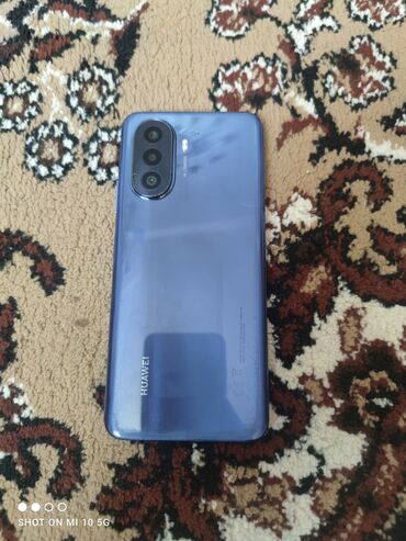 huawei 9: Huavei y70 ekranı işləmir 50 man xərci var 80 AZN