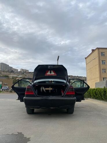 Mercedes-Benz: Mercedes-Benz C-Class: 1.8 l | 1999 il Sedan — 6