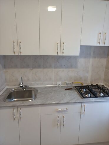 Uzunmüddətli kirayə mənzillər: Neftçilər Məlhəm Hospitalın yanı. kohnə tikili 5 mərtəbənin 2-ci — 9