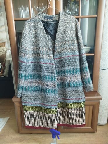 loreta пальто: Пальтолор, Күз-жаз, Твид, Тизеден, Чөнтөктөрү сыртына капталган, L