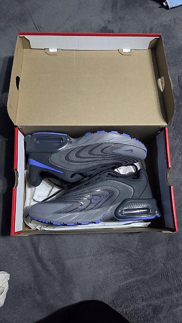 Patike: Patike kupljene u djaku placene 15500dinara, obuvene par puta samo — 1