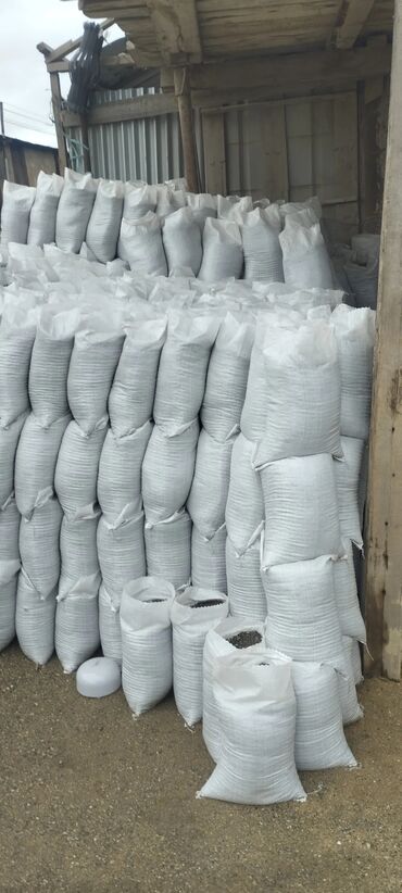 Kərpiclər: Kərpic(19×19×29)- 0.48 azn kərpic(10×19×19)- 0.26 azn kərpic(8×19×19)- -da lalafo.az — 8 Kərpiclər: Kərpic(19×19×29)- 0.48 azn kərpic(10×19×19)- 0.26 azn kərpic(8×19×19)- — 8