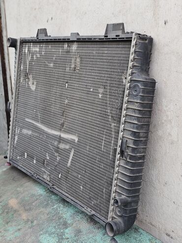 Радиаторы: Радиатор охлаждения двигателя Mercedes-Benz W210, 2.0 - 3.2, МКПП — 7