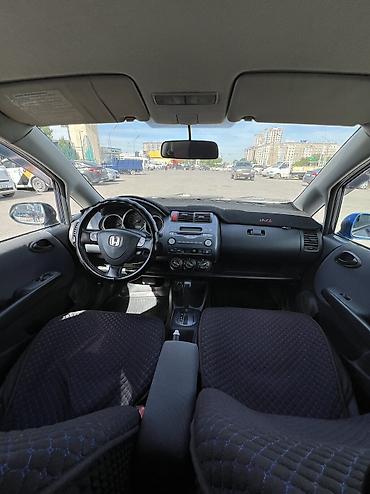 левый автомат: Сдаю в аренду на долгий срок Хонда Жаз Левый Руль! Коробка Автомат 👌 — 4