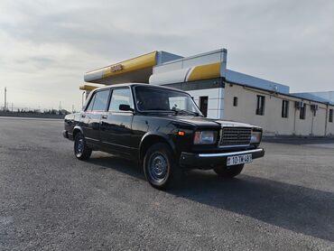 порше кайен цена в баку: LADA Riva/2107 sedan – qara rəng, klassik kuzov dizaynı.maşin tam saz