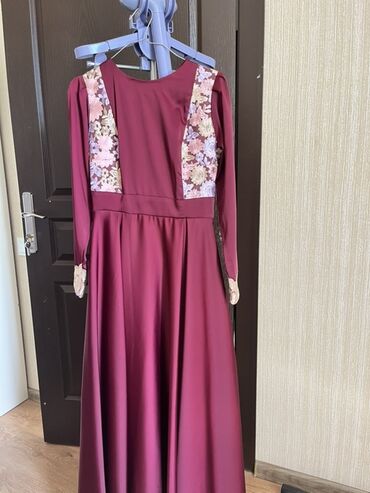 elbiseler: Ziyafət donu, Maksi, M