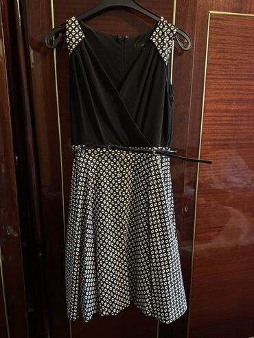 Dəstlər, kostyumlar: Her bir paltarin qiymeti 20 Azn, kime maraqlqidirsa hansi paltar yazin — 18