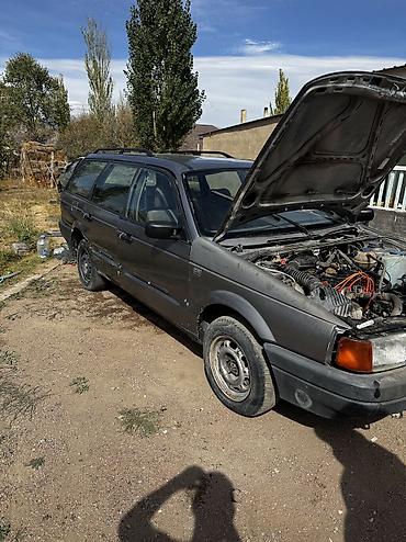 Volkswagen Passat: 1990 г., 1.8 л, Механика, Газ, Универсал
