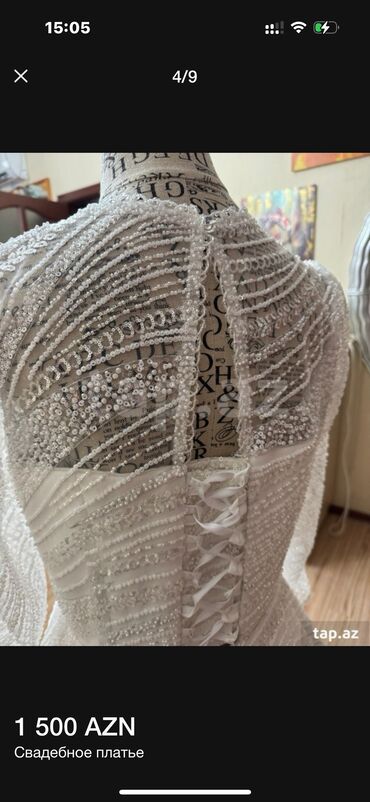 Toy paltarları: Zərif krujeva detalları və uzun ətəyi olan, ağ rəngli gəlinlik — 12