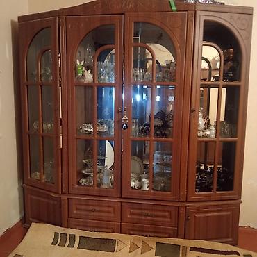 Bufetlər: Qonaq otağı üçün vitrin-dolab - Material: ağac fakturalı laminat/MDf — 1
