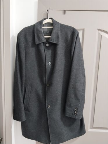 одежда новорожденных: Мужское пальто от BOSS. Б/у, размер 52. Оригинал. Производство