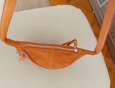 Torbe: Pieces nova torbica od prirodne kože, 3 odvojene pregrade. 34 X 14 X — 6