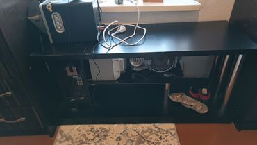 стеклянную подставку для телевизора: Тумба и подставка для телевизора, Напольная, ЛДСП, цвет - Черный