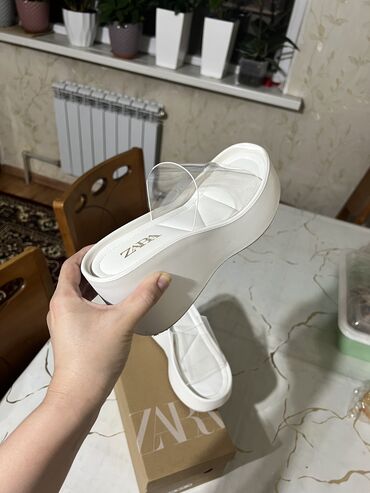 Босоножки, сандалии, шлепанцы: Босоножки, 38, Zara, Новый, цвет - Белый, Самовывоз at lalafo.kg Босоножки, сандалии, шлепанцы: Босоножки, 38, Zara, Новый, цвет - Белый, Самовывоз