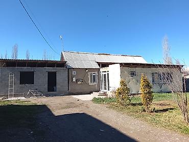 Продажа коттеджей и домов: 🏡 Продается уютный дом в жилом массиве Калыс-Ордо! ✨ 📍 Локация: ж/м — 2